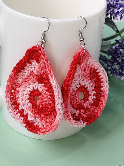 Red tinted water drop shape crochet earrings